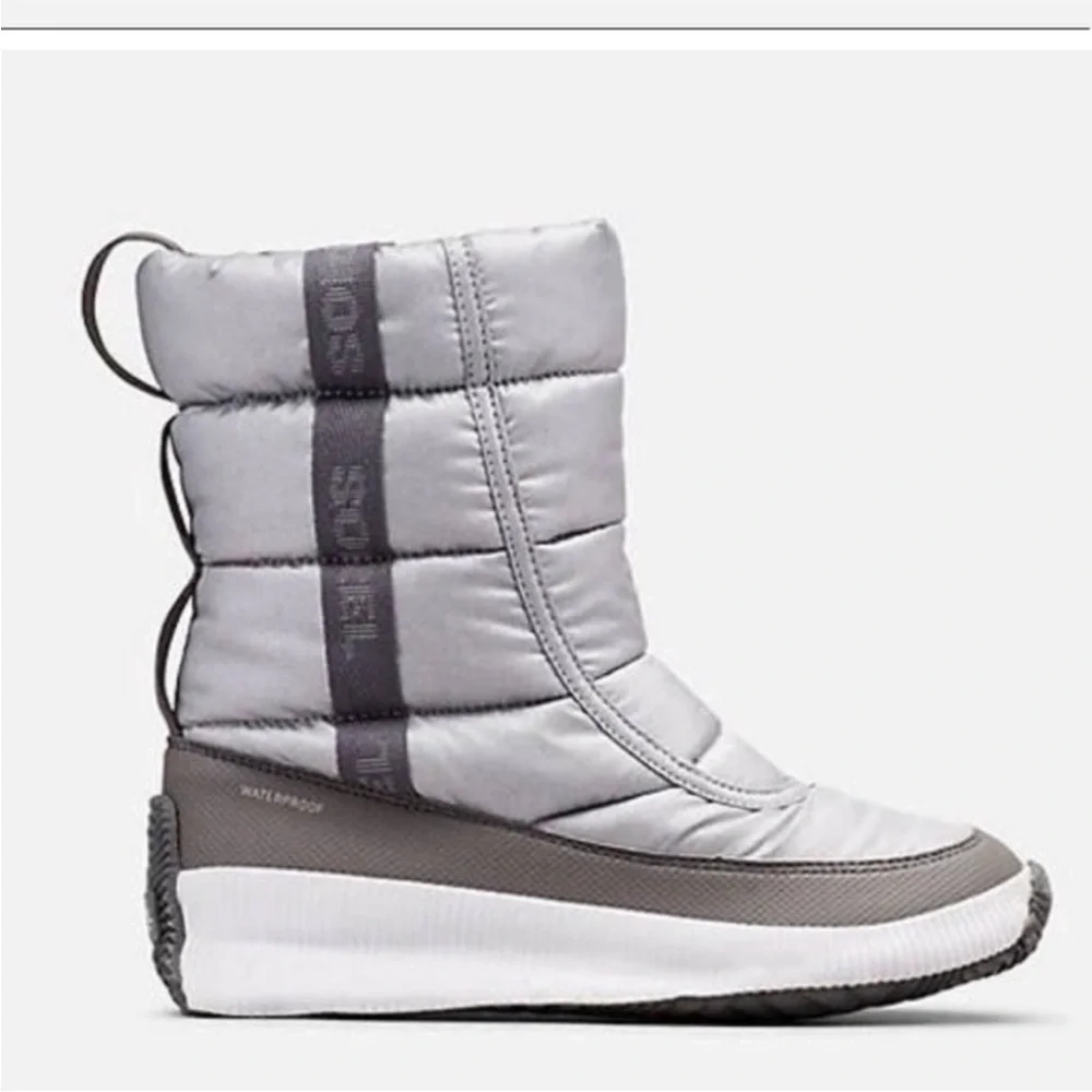 NWT SOREL Out ‘N About Puffy Mid Boot Silver Women’s 12
